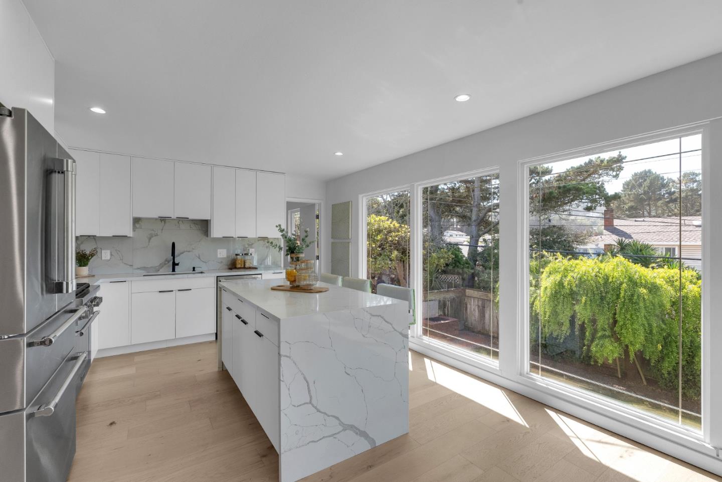 Detail Gallery Image 12 of 41 For 2410 Tipperary Ave, South San Francisco,  CA 94080 - 5 Beds | 3 Baths