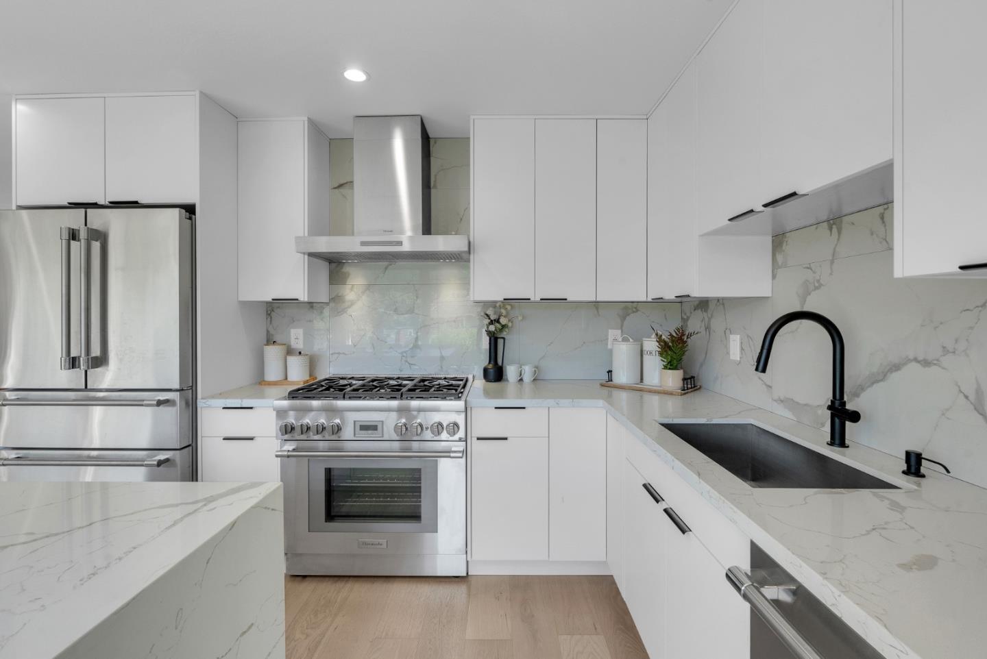 Detail Gallery Image 13 of 41 For 2410 Tipperary Ave, South San Francisco,  CA 94080 - 5 Beds | 3 Baths