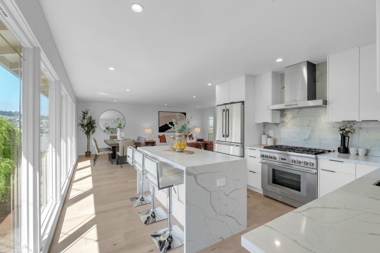 Detail Gallery Image 14 of 41 For 2410 Tipperary Ave, South San Francisco,  CA 94080 - 5 Beds | 3 Baths