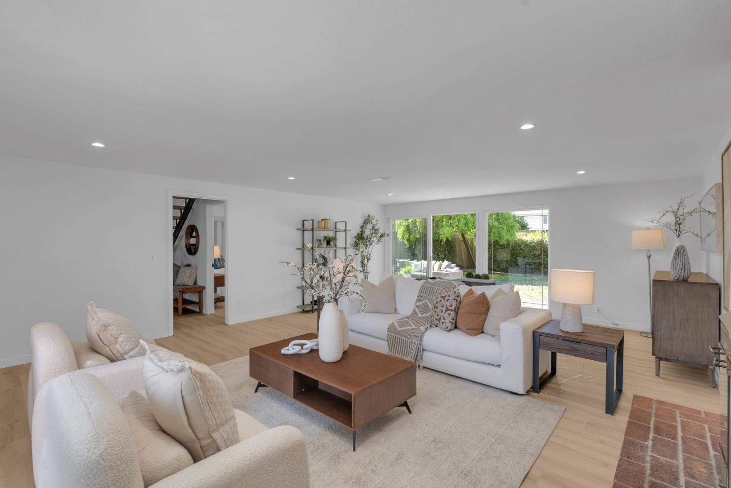 Detail Gallery Image 4 of 41 For 2410 Tipperary Ave, South San Francisco,  CA 94080 - 5 Beds | 3 Baths