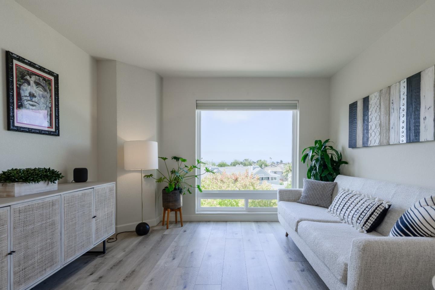 Front Image Thumbnail for ML82023192