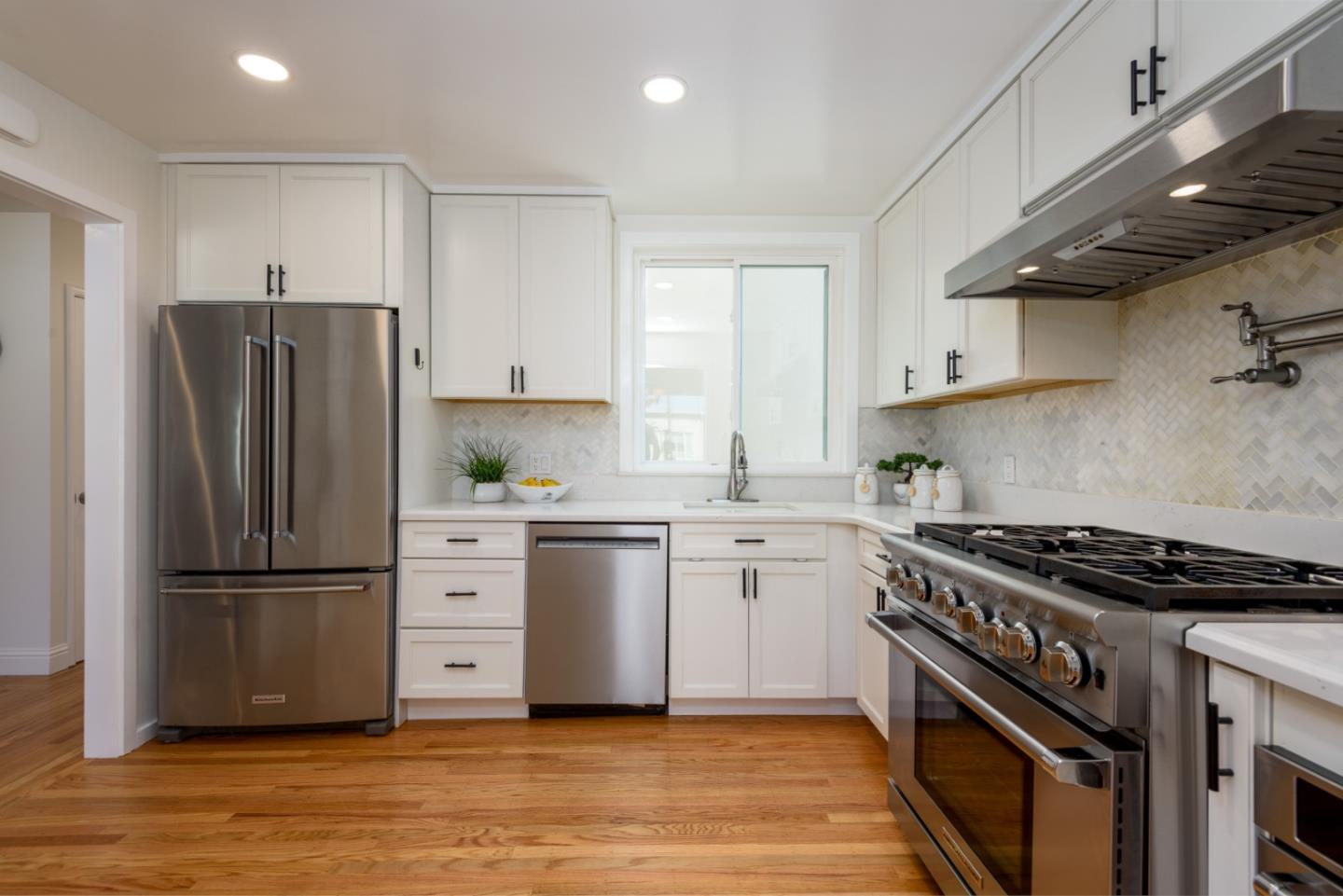 Detail Gallery Image 10 of 25 For 4 Royce Way, Daly City,  CA 94014 - 3 Beds | 2 Baths