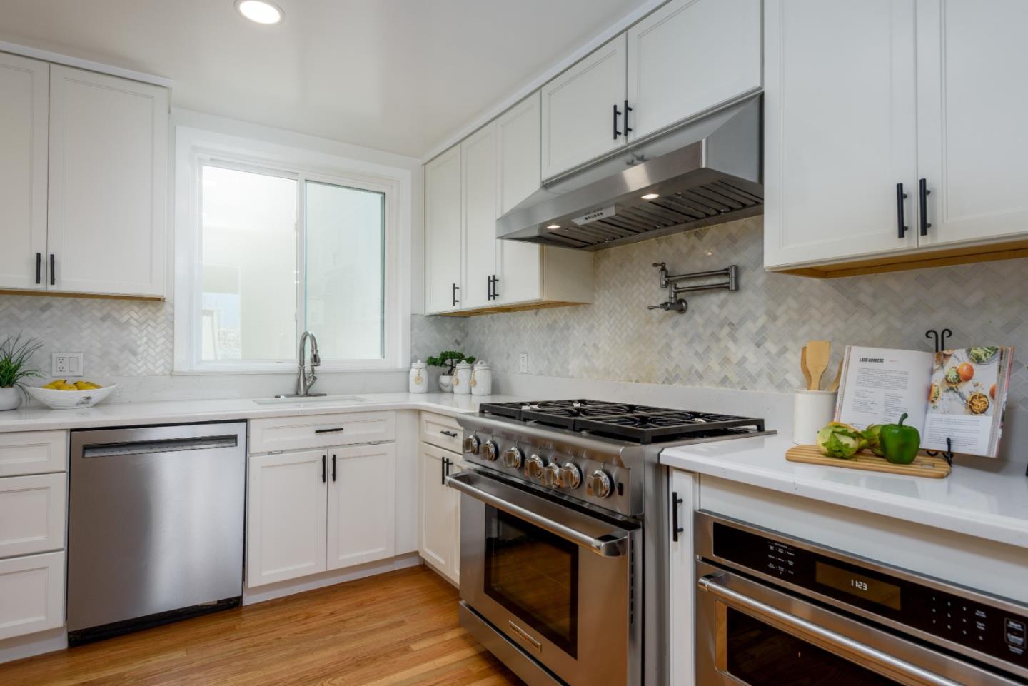 Detail Gallery Image 11 of 25 For 4 Royce Way, Daly City,  CA 94014 - 3 Beds | 2 Baths