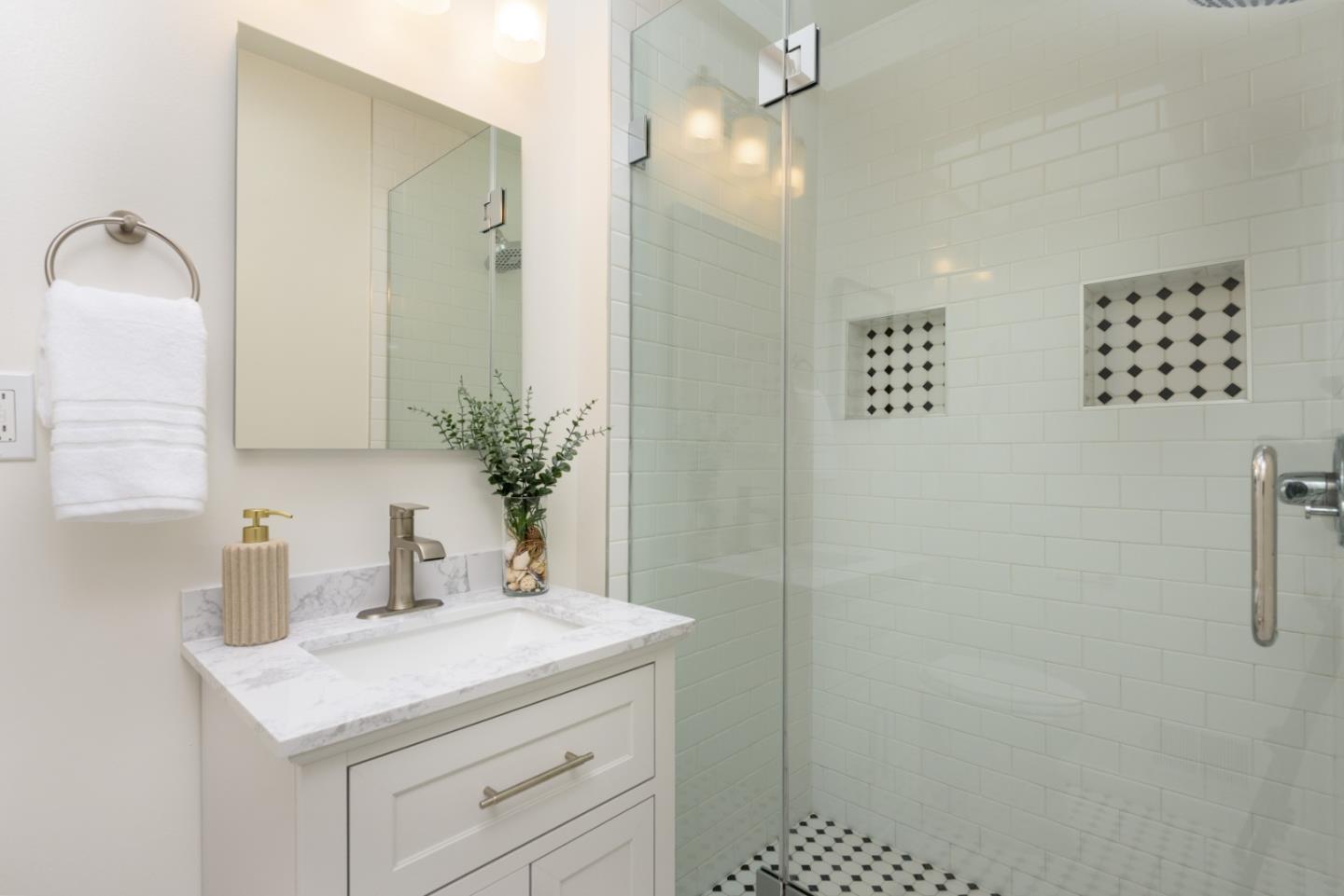 Detail Gallery Image 13 of 25 For 4 Royce Way, Daly City,  CA 94014 - 3 Beds | 2 Baths