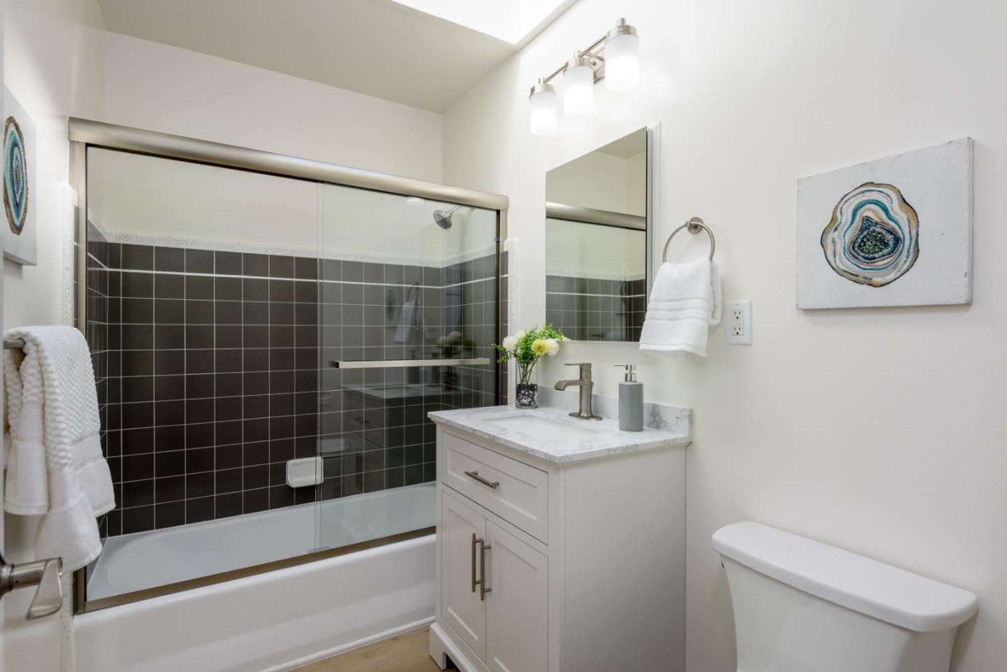 Detail Gallery Image 15 of 25 For 4 Royce Way, Daly City,  CA 94014 - 3 Beds | 2 Baths