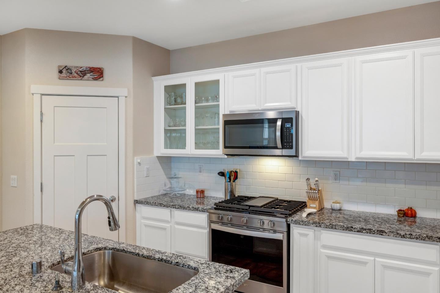 Detail Gallery Image 10 of 31 For 21610 Ord Ave, Marina,  CA 93933 - 3 Beds | 3 Baths