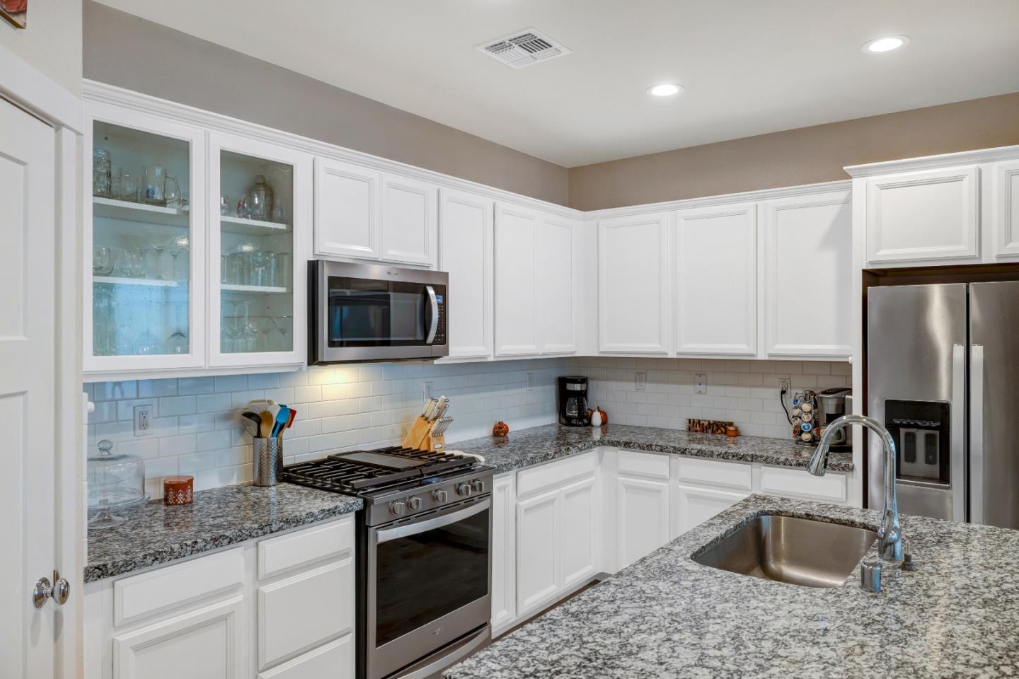 Detail Gallery Image 11 of 31 For 21610 Ord Ave, Marina,  CA 93933 - 3 Beds | 3 Baths