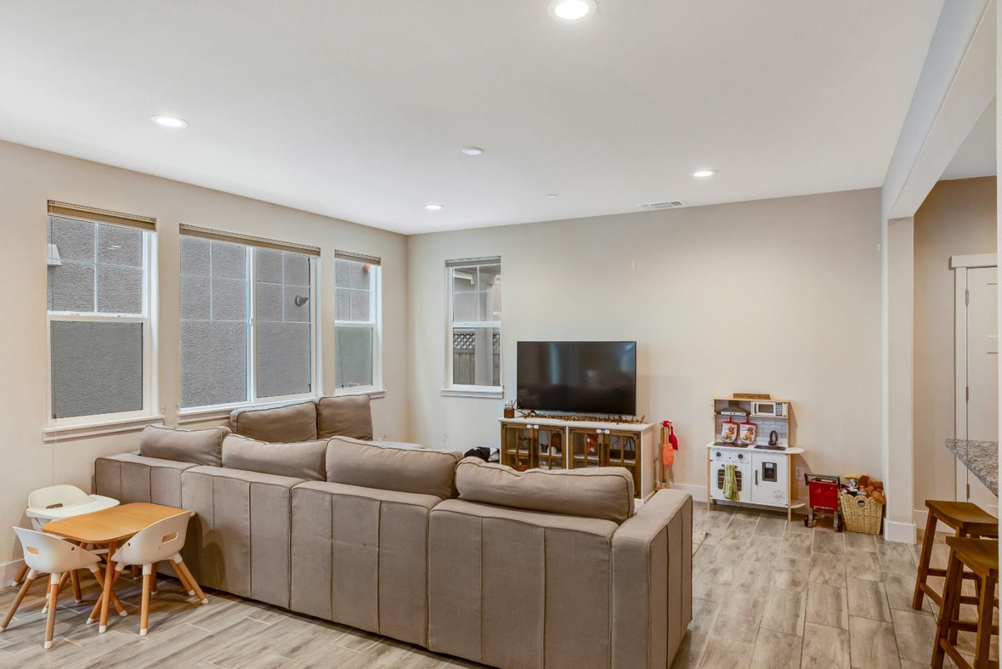 Detail Gallery Image 7 of 31 For 21610 Ord Ave, Marina,  CA 93933 - 3 Beds | 3 Baths