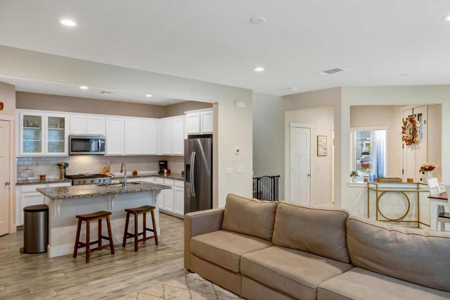 Detail Gallery Image 8 of 31 For 21610 Ord Ave, Marina,  CA 93933 - 3 Beds | 3 Baths