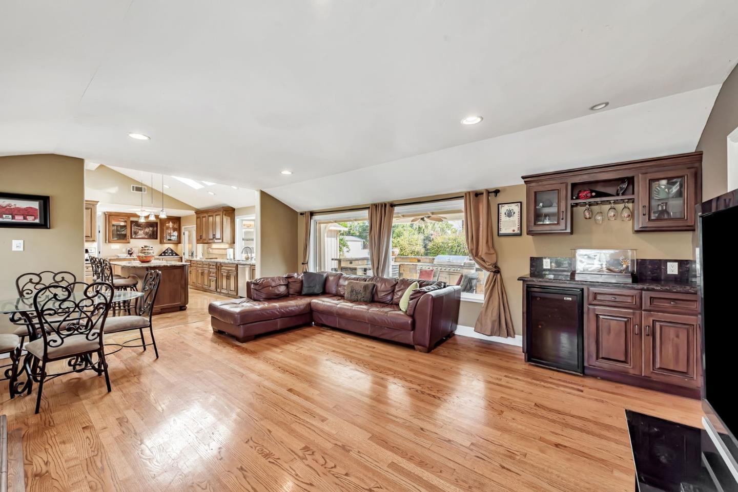 Detail Gallery Image 11 of 38 For 2598 Cottle Ave, San Jose,  CA 95125 - 3 Beds | 2/1 Baths