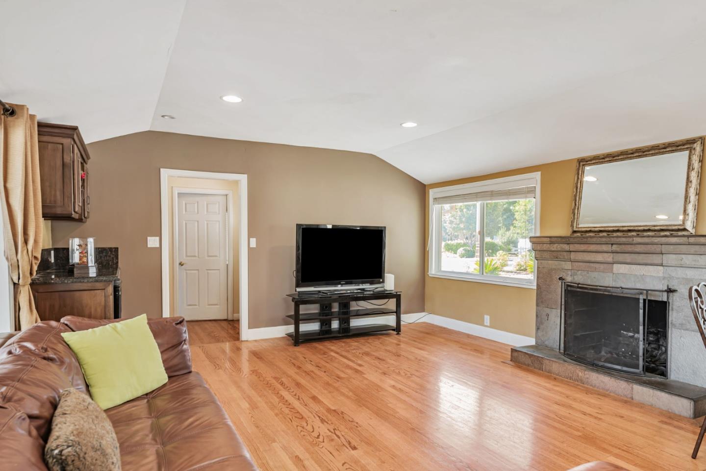 Detail Gallery Image 8 of 38 For 2598 Cottle Ave, San Jose,  CA 95125 - 3 Beds | 2/1 Baths