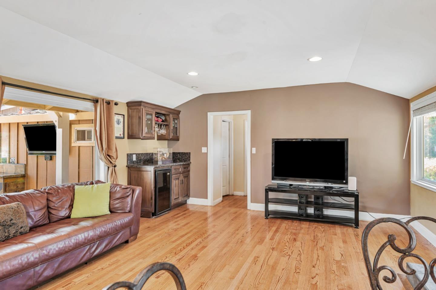 Detail Gallery Image 9 of 38 For 2598 Cottle Ave, San Jose,  CA 95125 - 3 Beds | 2/1 Baths