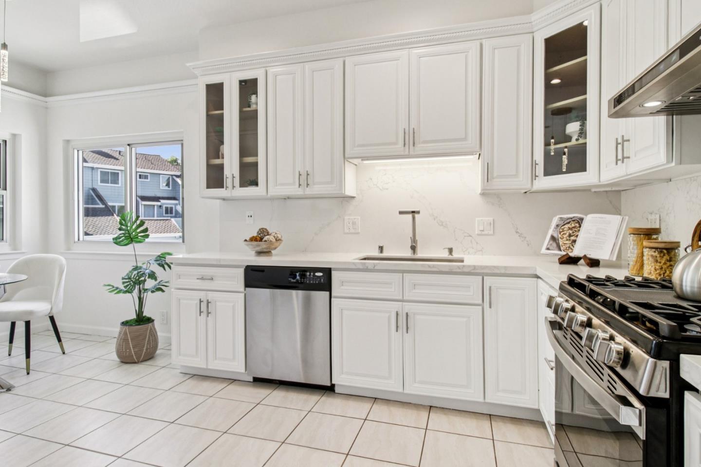 Detail Gallery Image 9 of 39 For 289 Barbara Ln, Daly City,  CA 94015 - 3 Beds | 2/1 Baths