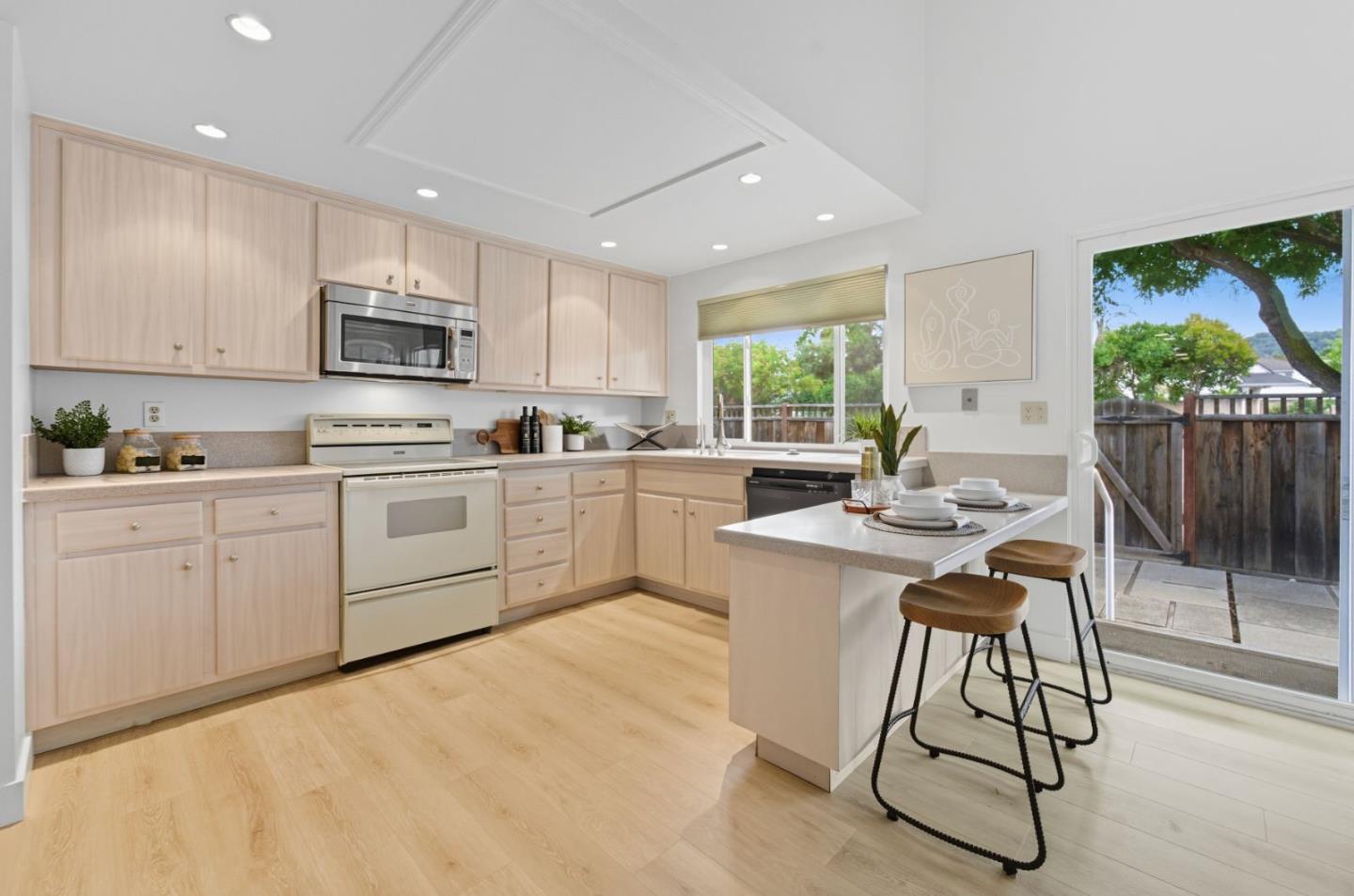 Detail Gallery Image 11 of 27 For 6445 Gondola Way, San Jose,  CA 95120 - 4 Beds | 2 Baths