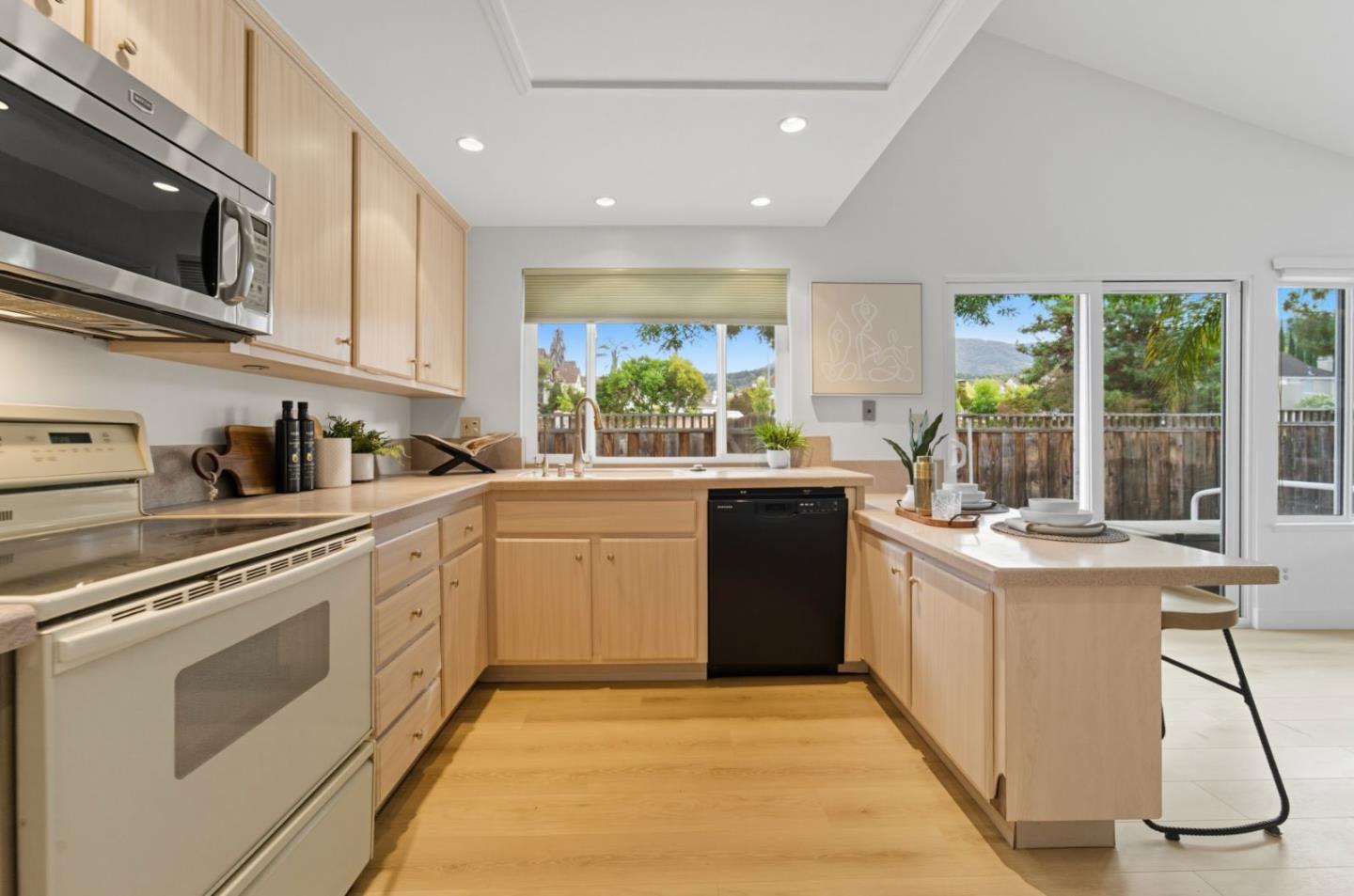 Detail Gallery Image 12 of 27 For 6445 Gondola Way, San Jose,  CA 95120 - 4 Beds | 2 Baths