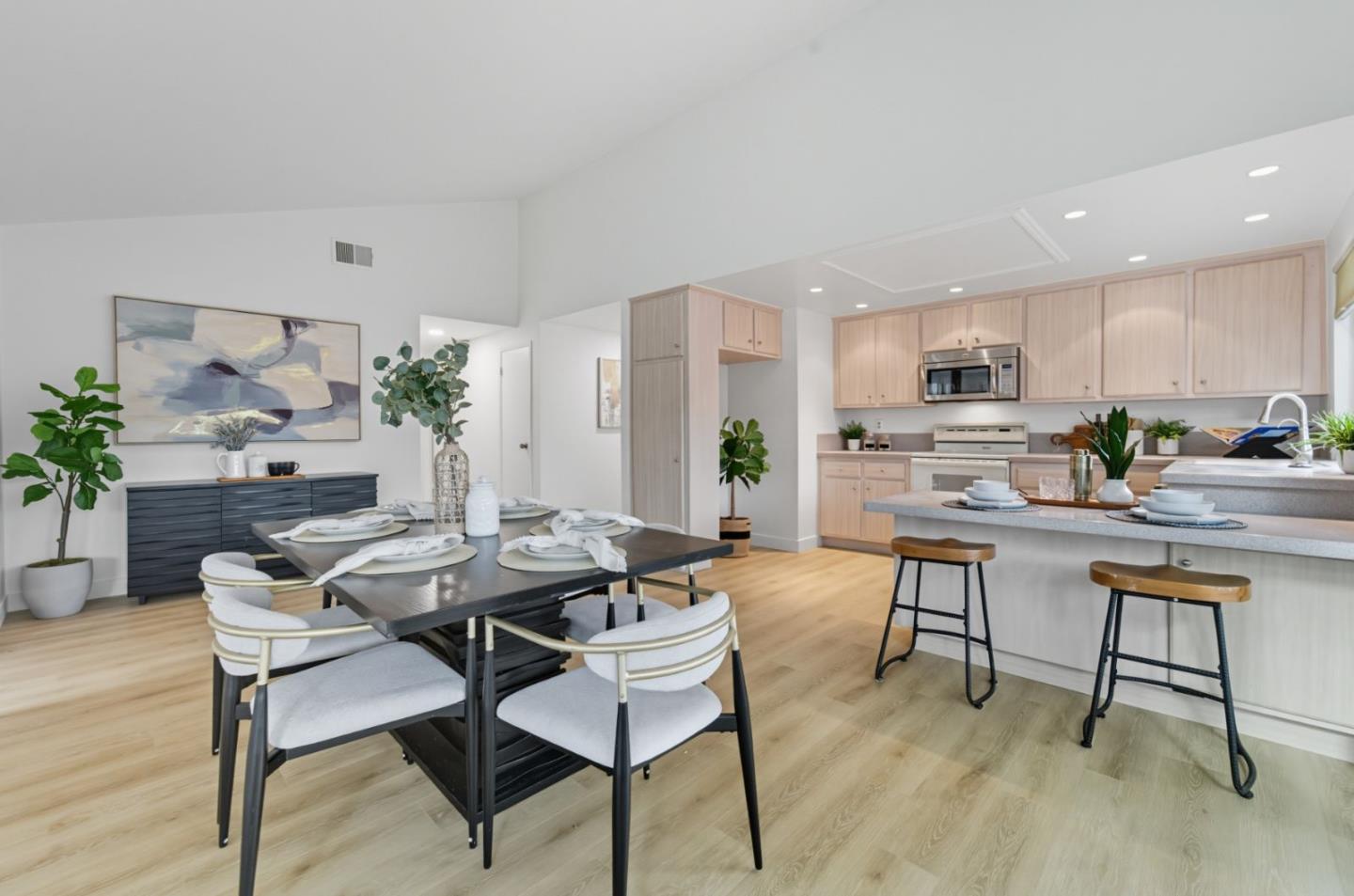 Detail Gallery Image 9 of 27 For 6445 Gondola Way, San Jose,  CA 95120 - 4 Beds | 2 Baths