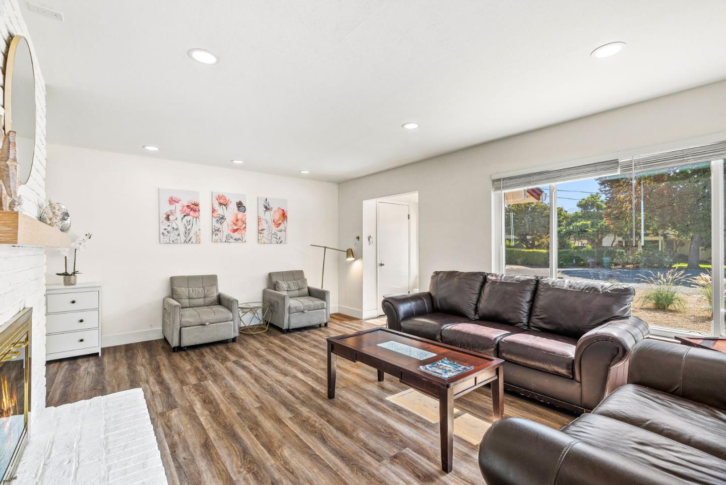 Detail Gallery Image 5 of 35 For 26372 Riverside Pl, Carmel,  CA 93923 - 3 Beds | 2 Baths