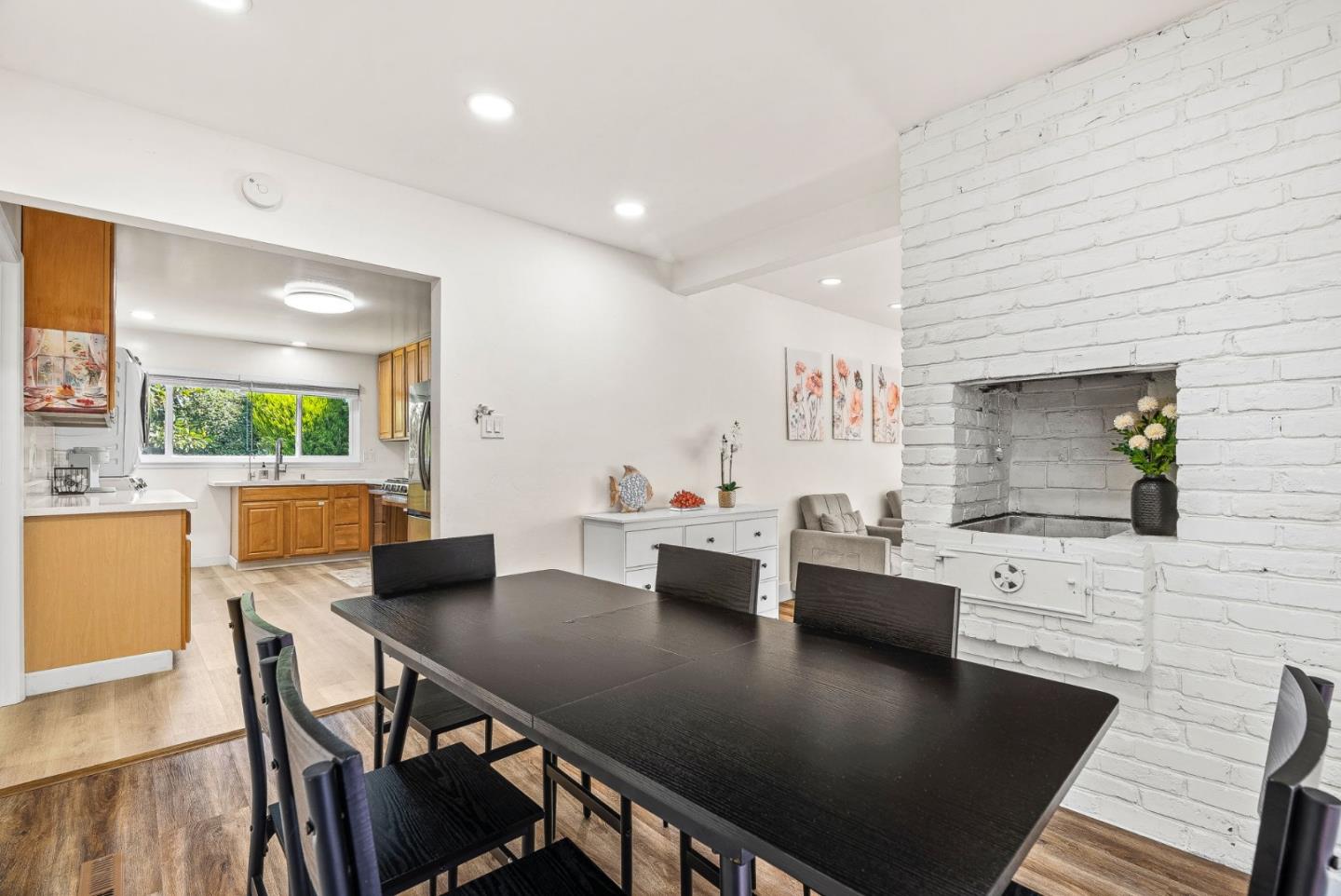 Detail Gallery Image 7 of 35 For 26372 Riverside Pl, Carmel,  CA 93923 - 3 Beds | 2 Baths