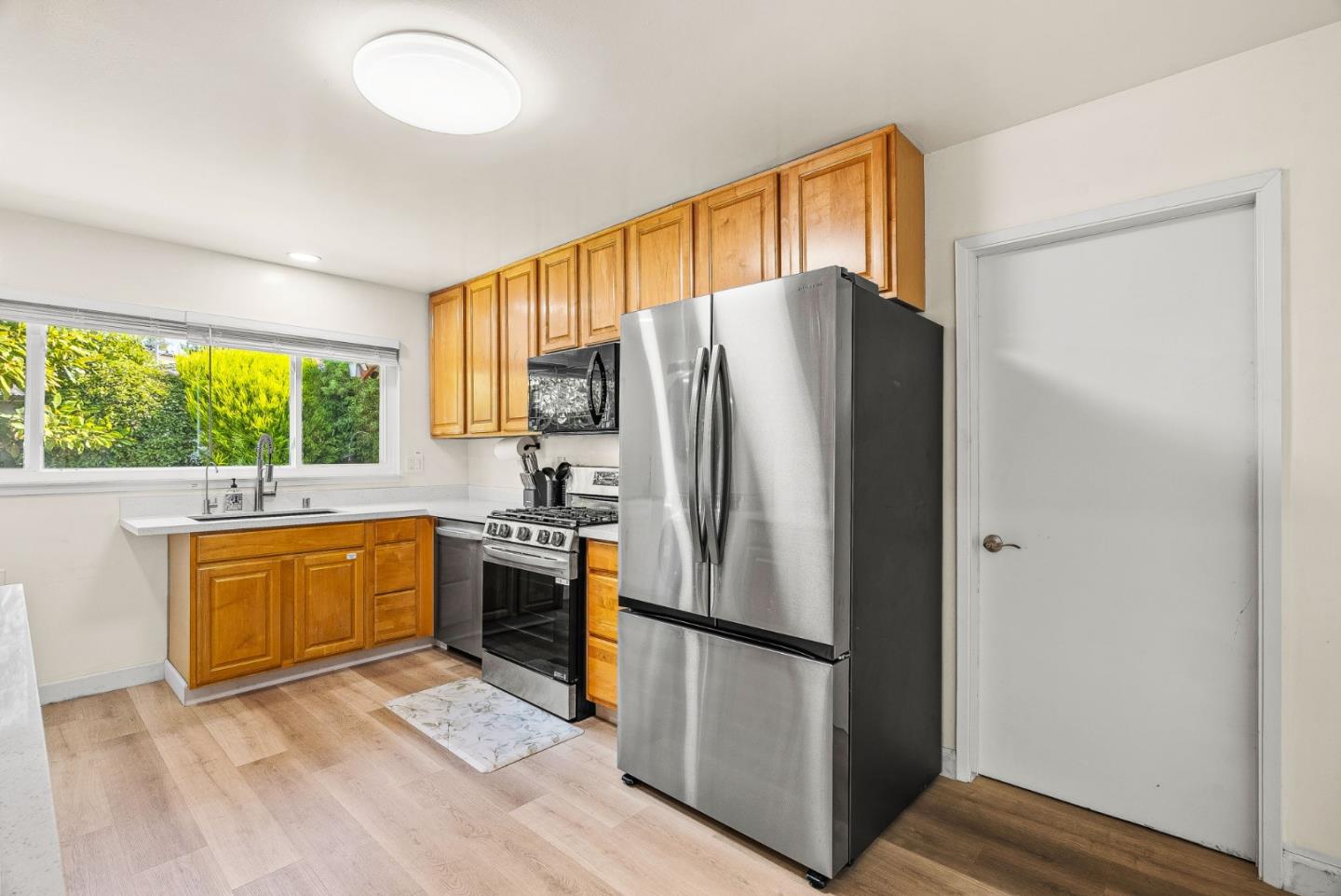 Detail Gallery Image 9 of 35 For 26372 Riverside Pl, Carmel,  CA 93923 - 3 Beds | 2 Baths