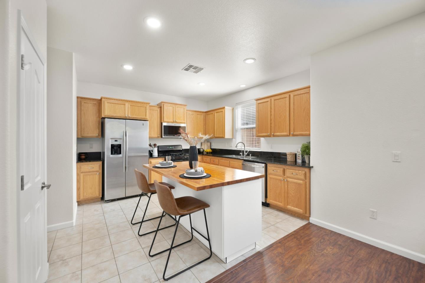 Detail Gallery Image 14 of 46 For 3604 Sardinia Island Way, Sacramento,  CA 95834 - 3 Beds | 2/1 Baths