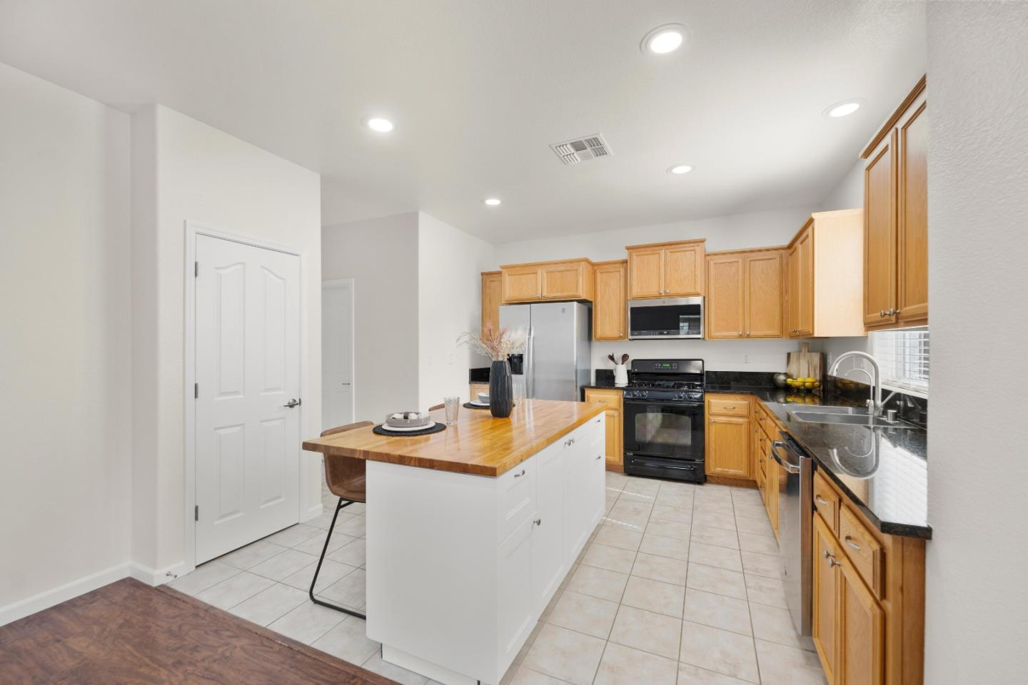 Detail Gallery Image 15 of 46 For 3604 Sardinia Island Way, Sacramento,  CA 95834 - 3 Beds | 2/1 Baths