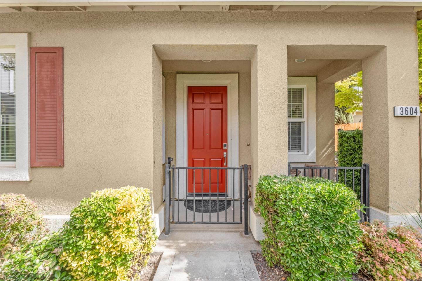 Detail Gallery Image 3 of 46 For 3604 Sardinia Island Way, Sacramento,  CA 95834 - 3 Beds | 2/1 Baths