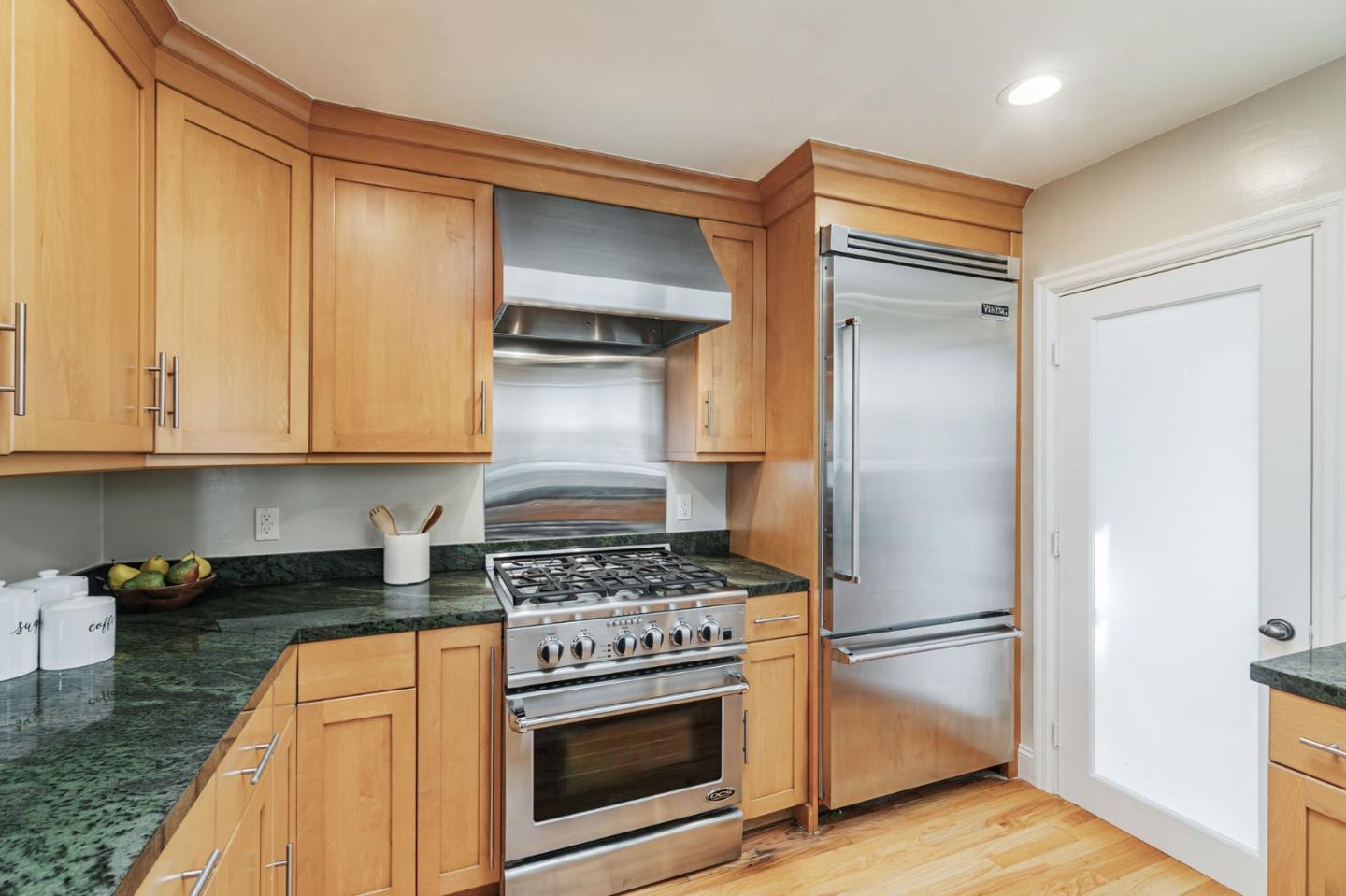 Detail Gallery Image 14 of 38 For 1148 Willow Glen Way, San Jose,  CA 95125 - 2 Beds | 2 Baths