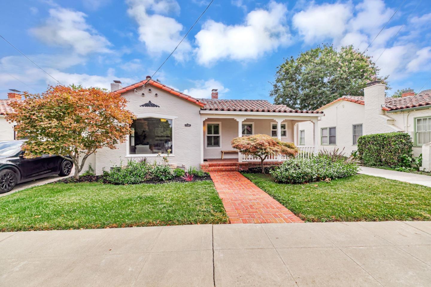 Detail Gallery Image 2 of 38 For 1148 Willow Glen Way, San Jose,  CA 95125 - 2 Beds | 2 Baths