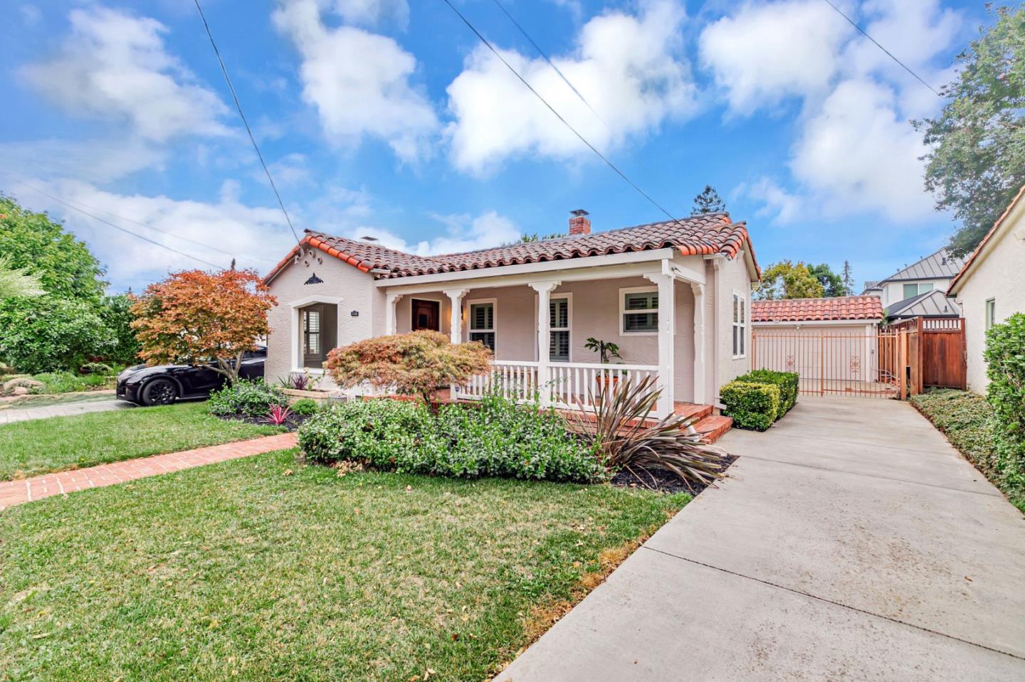 Detail Gallery Image 3 of 38 For 1148 Willow Glen Way, San Jose,  CA 95125 - 2 Beds | 2 Baths