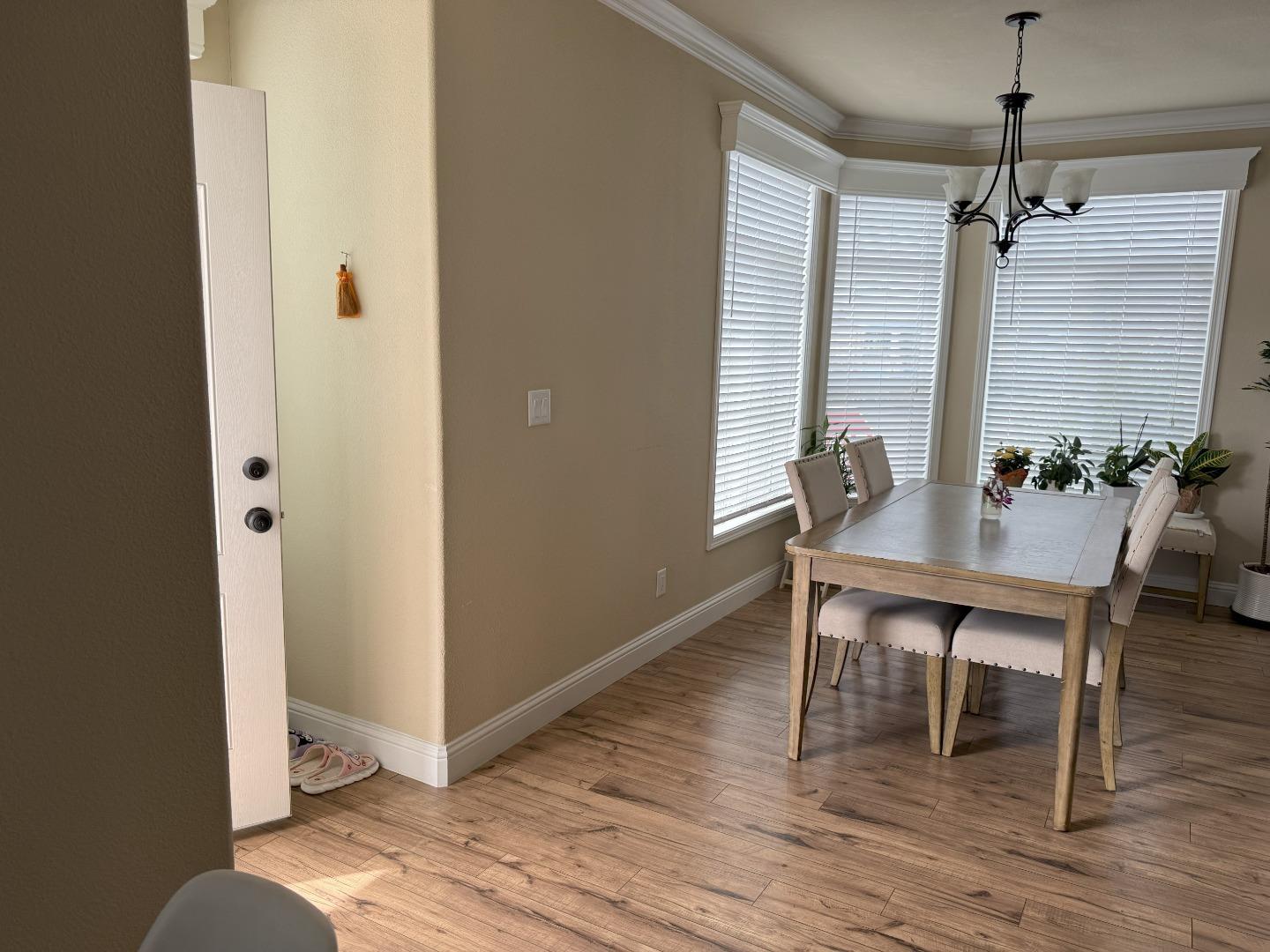 Detail Gallery Image 4 of 20 For 1225 Vienna Dr #1,  Sunnyvale,  CA 94089 - 3 Beds | 2 Baths