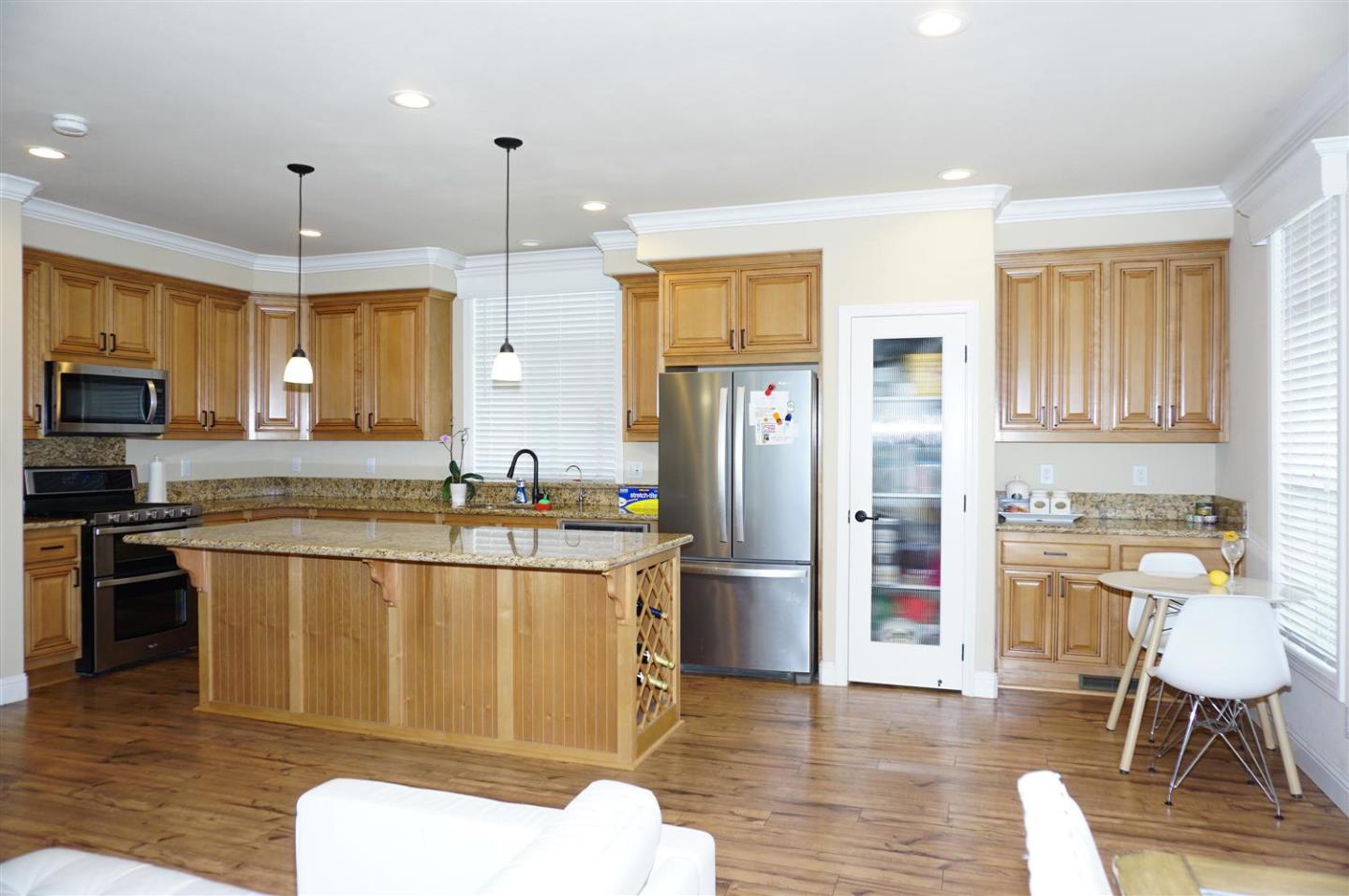 Detail Gallery Image 8 of 20 For 1225 Vienna Dr #1,  Sunnyvale,  CA 94089 - 3 Beds | 2 Baths