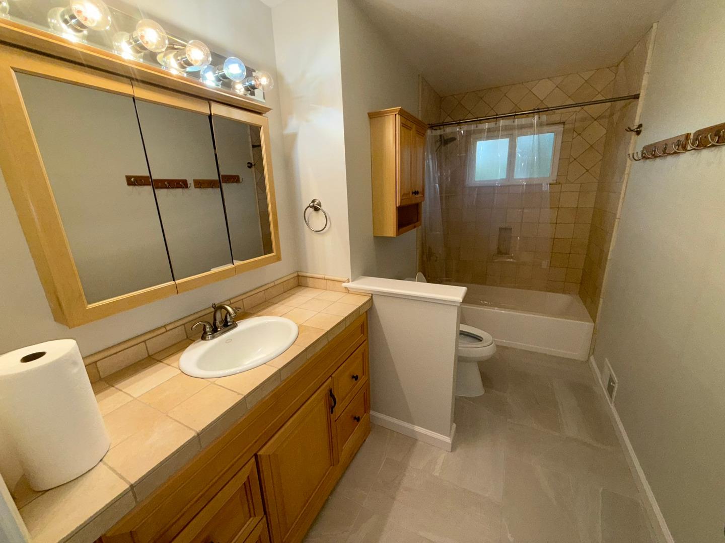 Detail Gallery Image 21 of 46 For 20251 Franciscan Way, Salinas,  CA 93908 - 3 Beds | 3 Baths