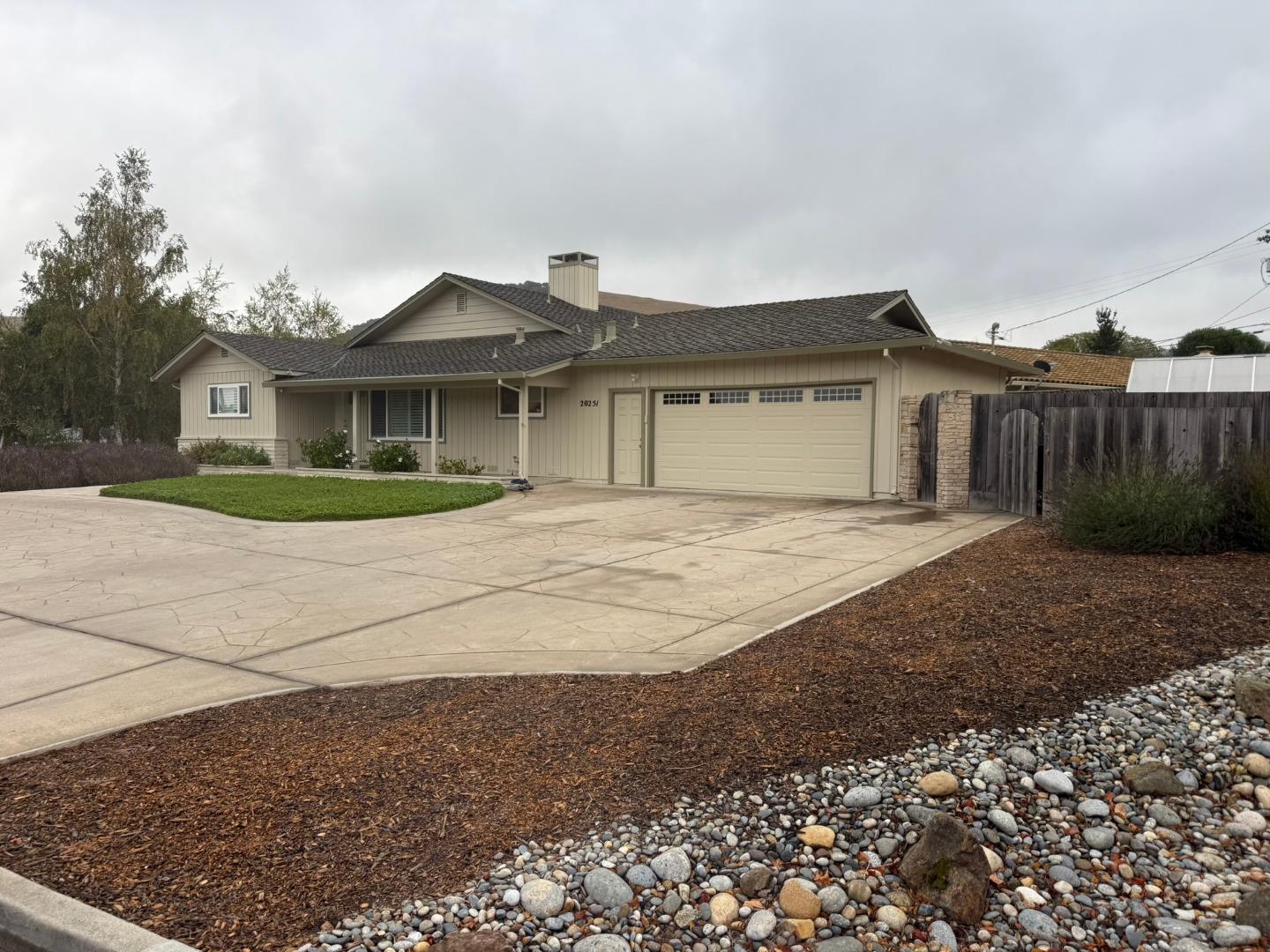 Detail Gallery Image 7 of 46 For 20251 Franciscan Way, Salinas,  CA 93908 - 3 Beds | 3 Baths