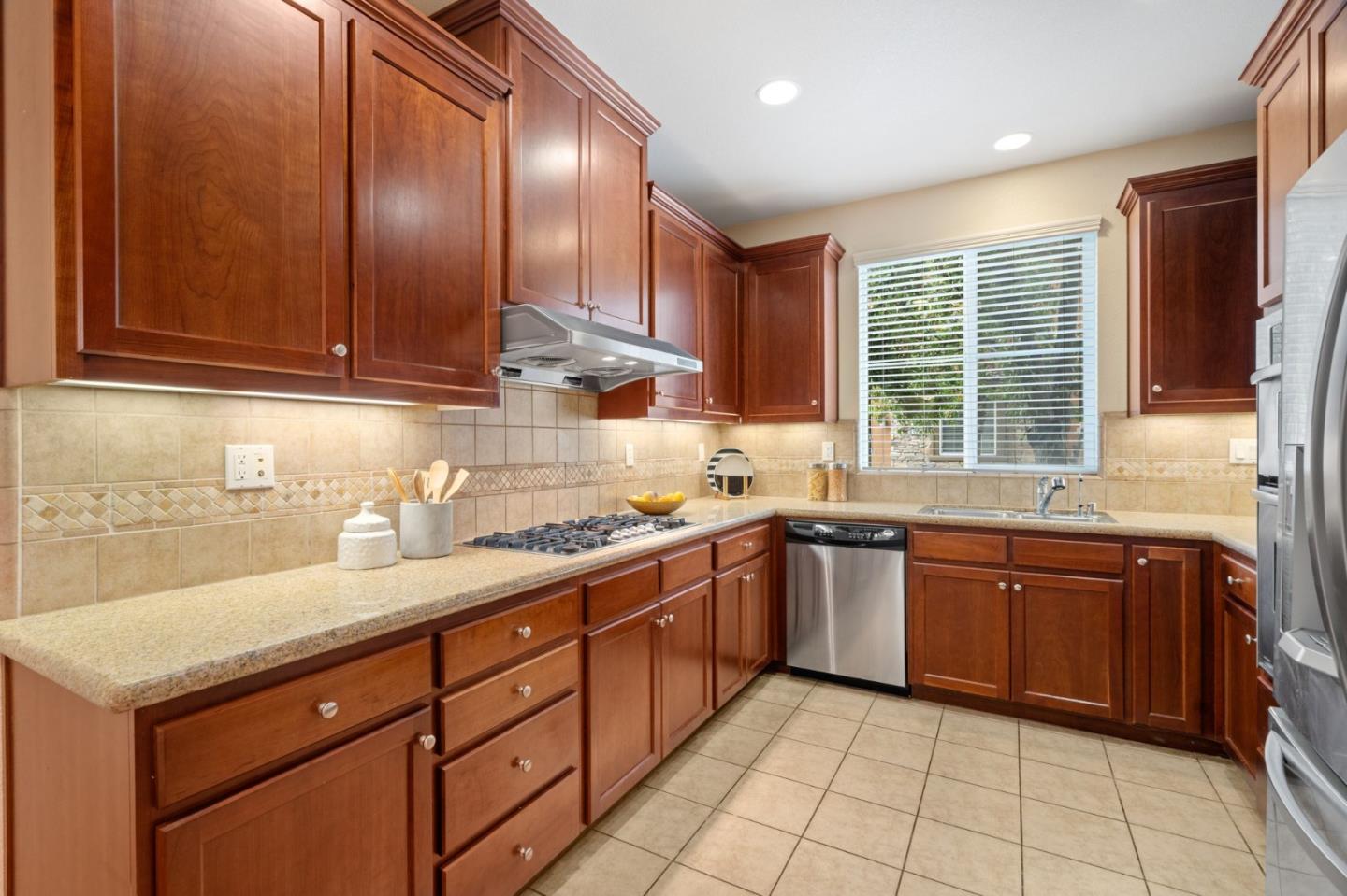 Detail Gallery Image 7 of 43 For 5300 Fioli Loop, San Ramon,  CA 94582 - 3 Beds | 2/1 Baths