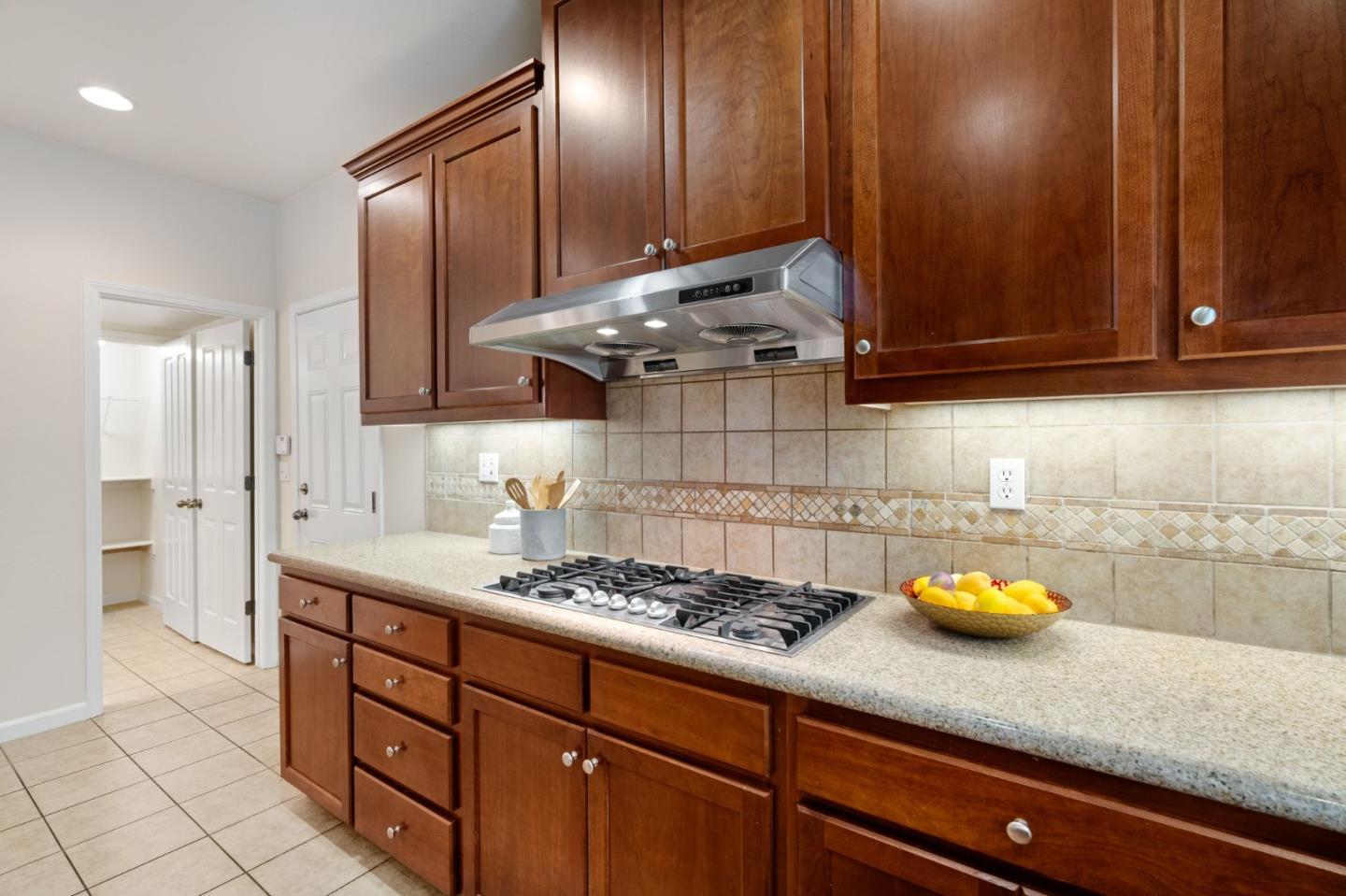 Detail Gallery Image 9 of 43 For 5300 Fioli Loop, San Ramon,  CA 94582 - 3 Beds | 2/1 Baths