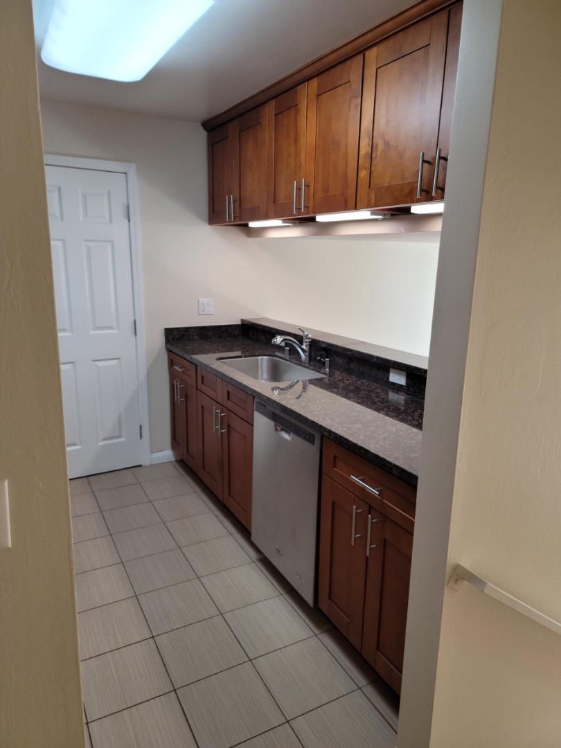 Detail Gallery Image 7 of 14 For 2006 Klamath #2,  Santa Clara,  CA 95051 - 1 Beds | 1 Baths