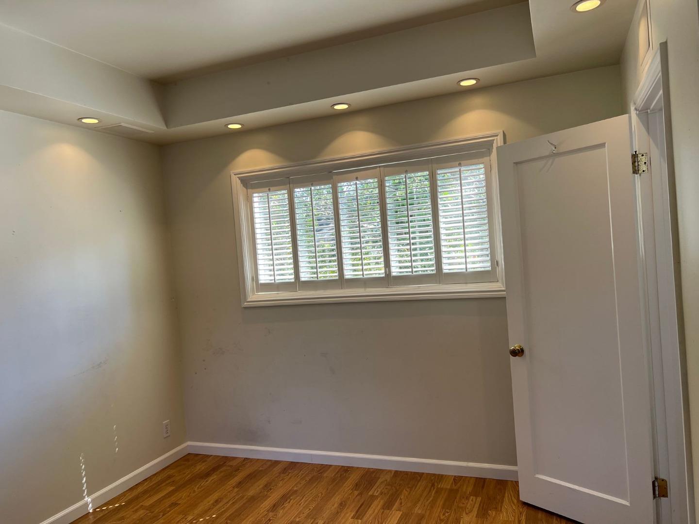 Detail Gallery Image 10 of 14 For 1815 Carmelita Ave, Burlingame,  CA 94010 - 3 Beds | 3 Baths