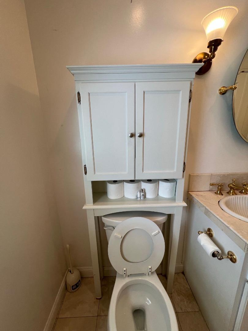 Detail Gallery Image 12 of 14 For 1815 Carmelita Ave, Burlingame,  CA 94010 - 3 Beds | 3 Baths