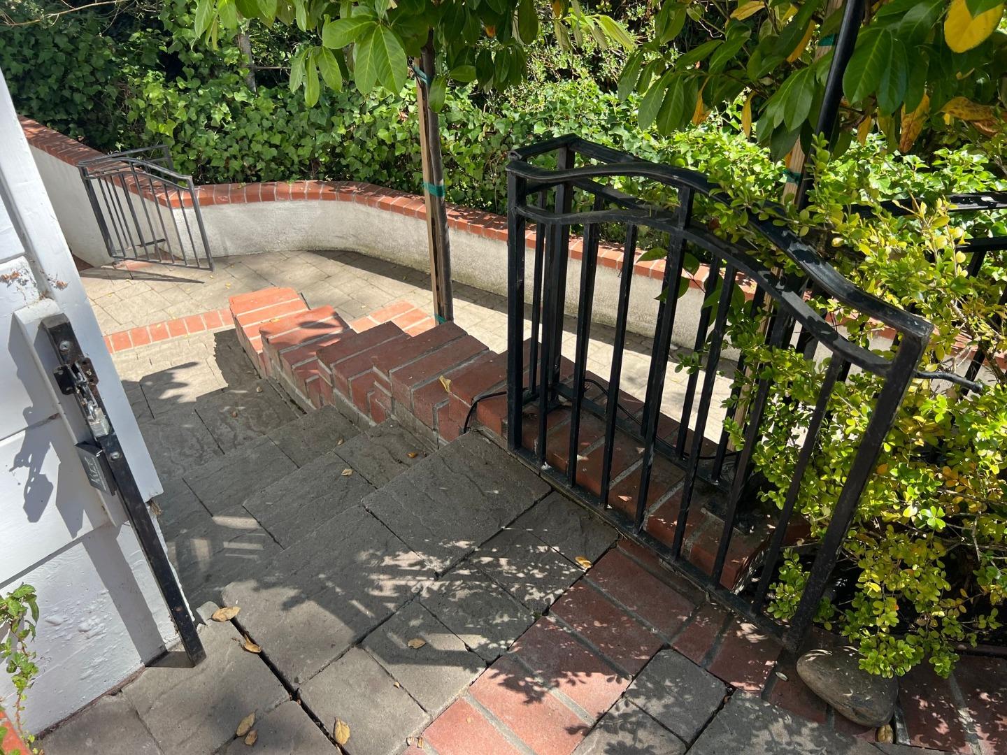 Detail Gallery Image 15 of 21 For 1815 Carmelita Ave, Burlingame,  CA 94010 - 3 Beds | 3 Baths