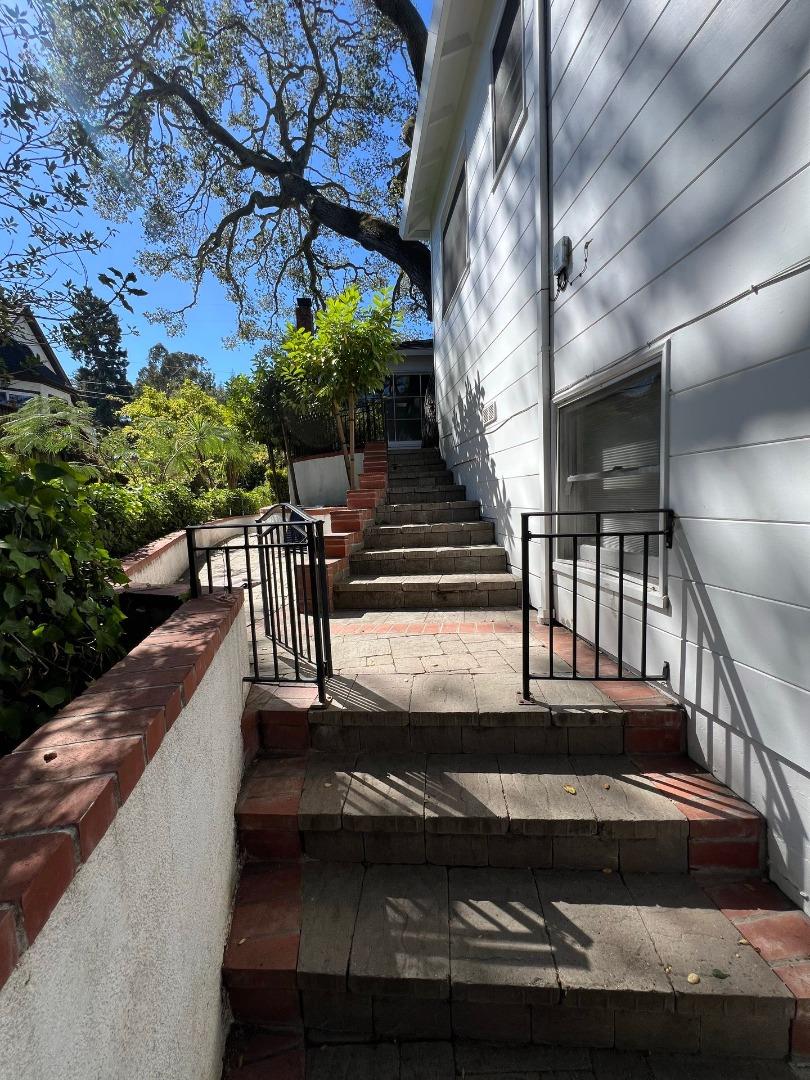 Detail Gallery Image 16 of 21 For 1815 Carmelita Ave, Burlingame,  CA 94010 - 3 Beds | 3 Baths