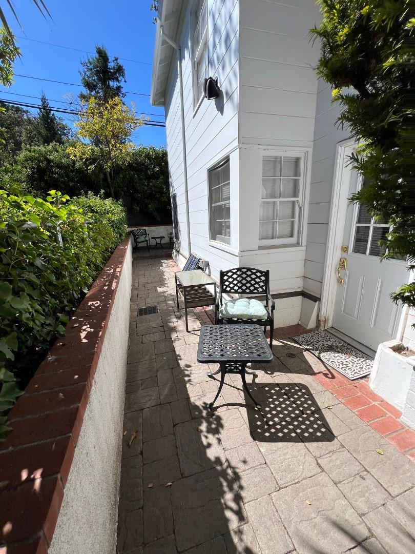 Detail Gallery Image 17 of 21 For 1815 Carmelita Ave, Burlingame,  CA 94010 - 3 Beds | 3 Baths