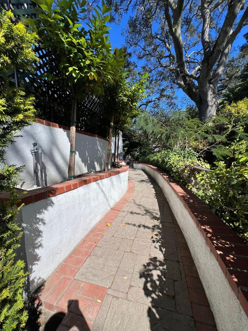 Detail Gallery Image 18 of 21 For 1815 Carmelita Ave, Burlingame,  CA 94010 - 3 Beds | 3 Baths