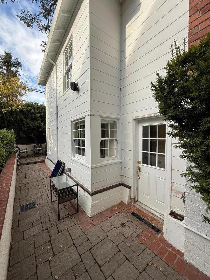 Detail Gallery Image 19 of 21 For 1815 Carmelita Ave, Burlingame,  CA 94010 - 3 Beds | 3 Baths