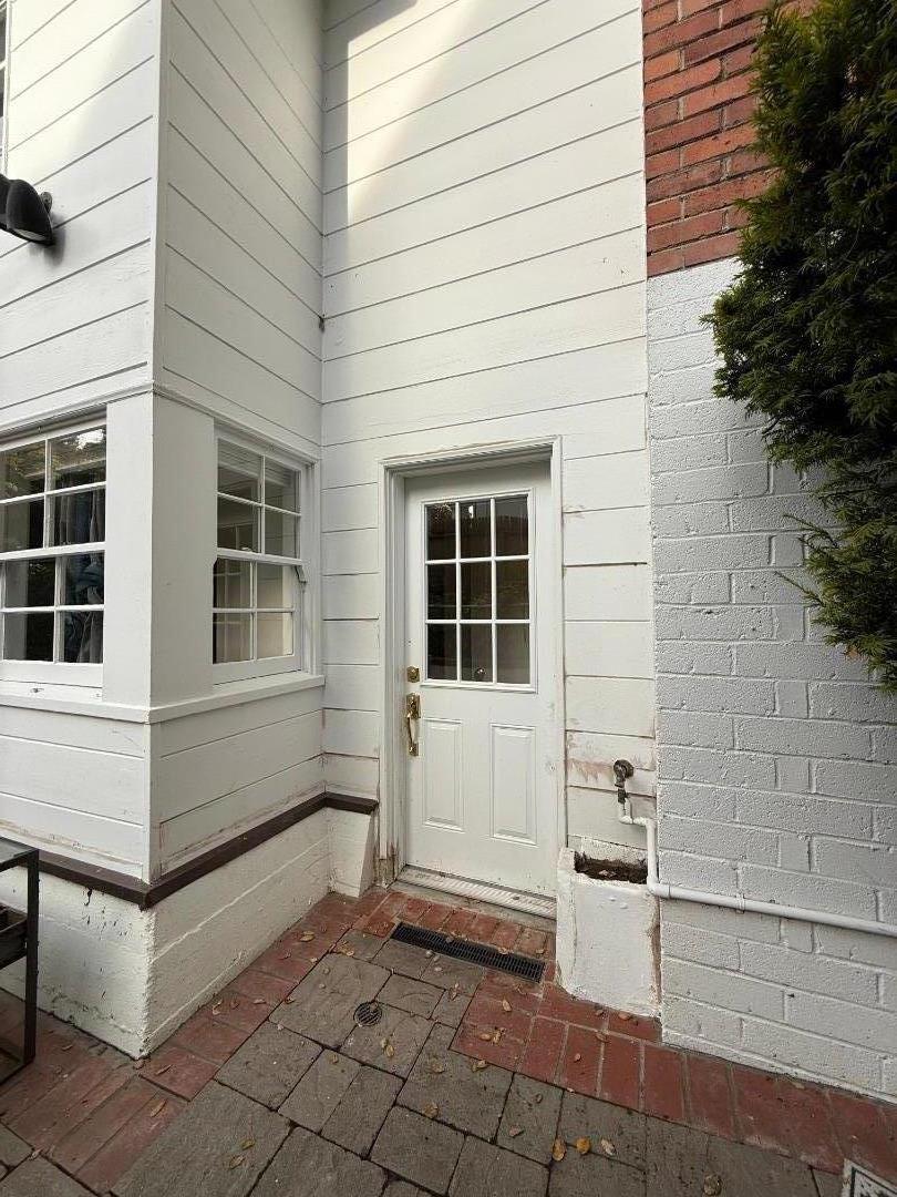 Detail Gallery Image 20 of 21 For 1815 Carmelita Ave, Burlingame,  CA 94010 - 3 Beds | 3 Baths