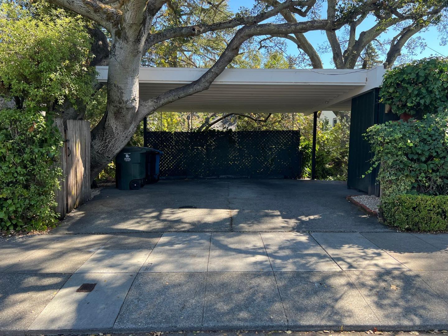 Detail Gallery Image 3 of 14 For 1815 Carmelita Ave, Burlingame,  CA 94010 - 3 Beds | 3 Baths