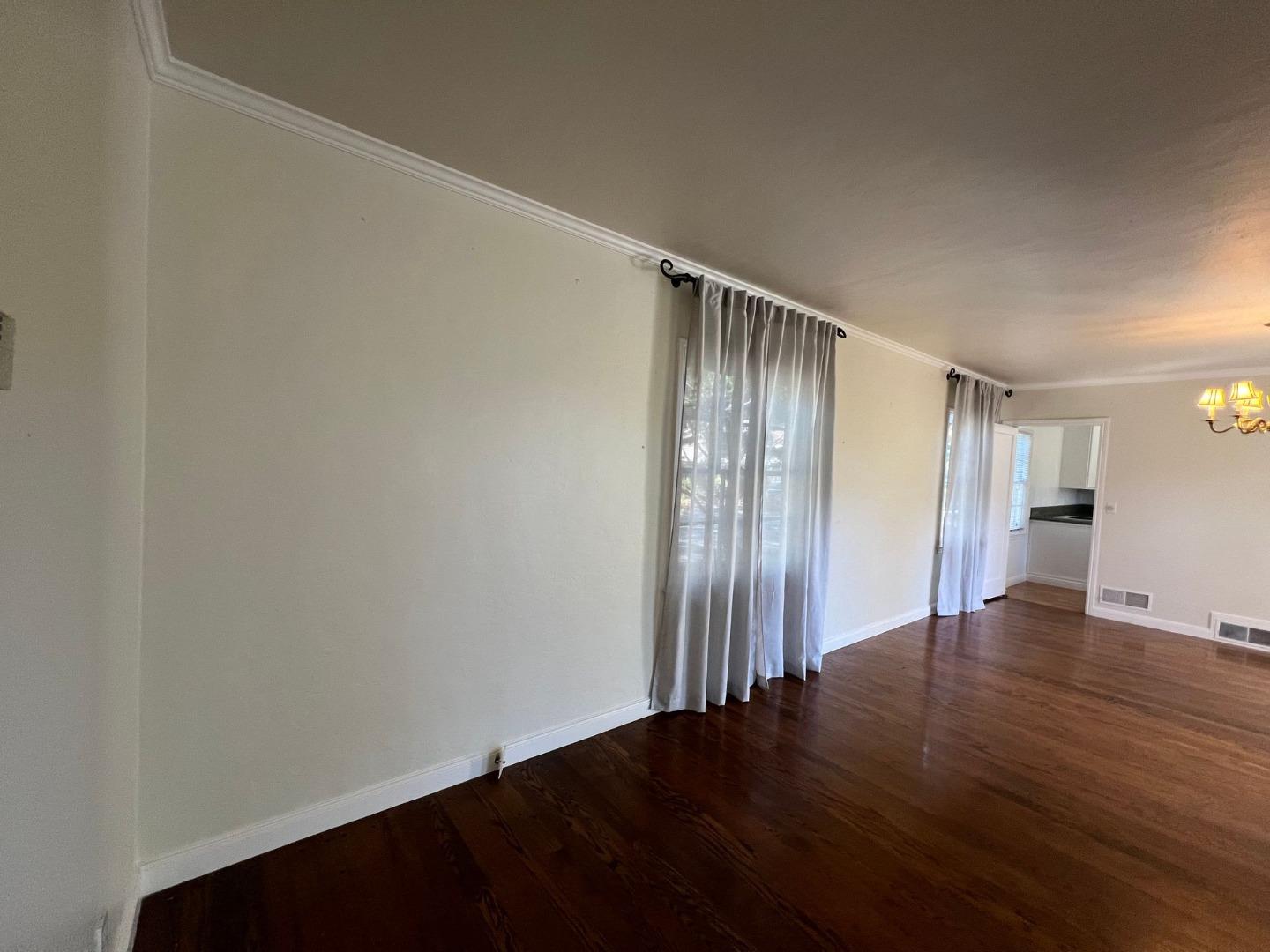 Detail Gallery Image 4 of 14 For 1815 Carmelita Ave, Burlingame,  CA 94010 - 3 Beds | 3 Baths