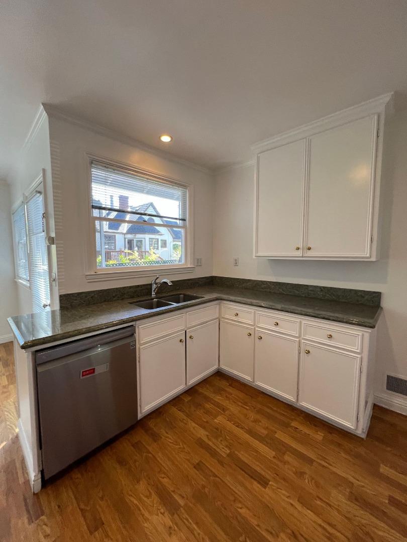 Detail Gallery Image 7 of 14 For 1815 Carmelita Ave, Burlingame,  CA 94010 - 3 Beds | 3 Baths