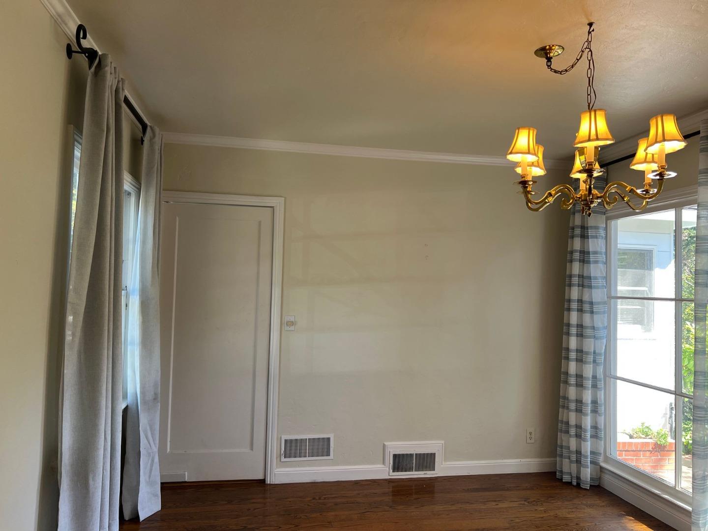 Detail Gallery Image 8 of 14 For 1815 Carmelita Ave, Burlingame,  CA 94010 - 3 Beds | 3 Baths