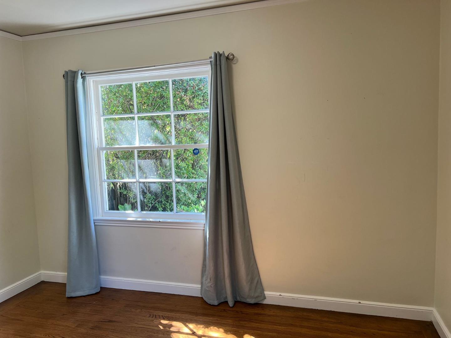 Detail Gallery Image 9 of 14 For 1815 Carmelita Ave, Burlingame,  CA 94010 - 3 Beds | 3 Baths