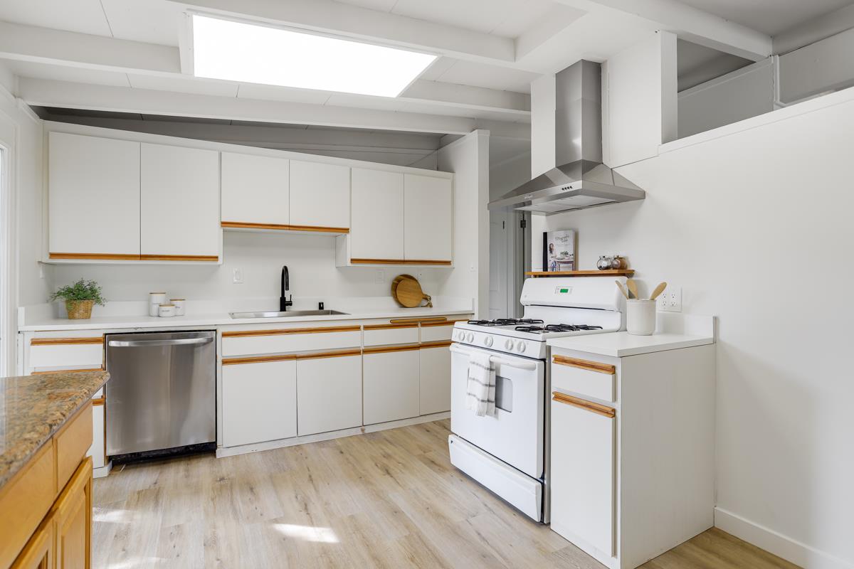 Detail Gallery Image 13 of 30 For 680 Hamilton Ln, Santa Clara,  CA 95051 - 3 Beds | 2 Baths